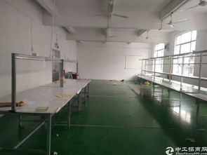 橫崗六約240平帶裝修廠房出租，毗鄰電子產業(yè)與金屬裝飾材料零售區(qū)